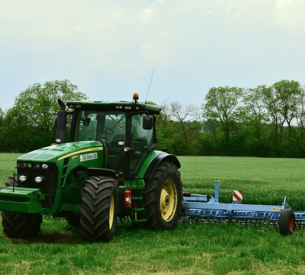 traktor-bdinci-treva-1